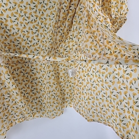 NEW Inmod Los Angeles Women's Folksong Floral Wrap Top in Yellow Size L - Picture 6 of 9